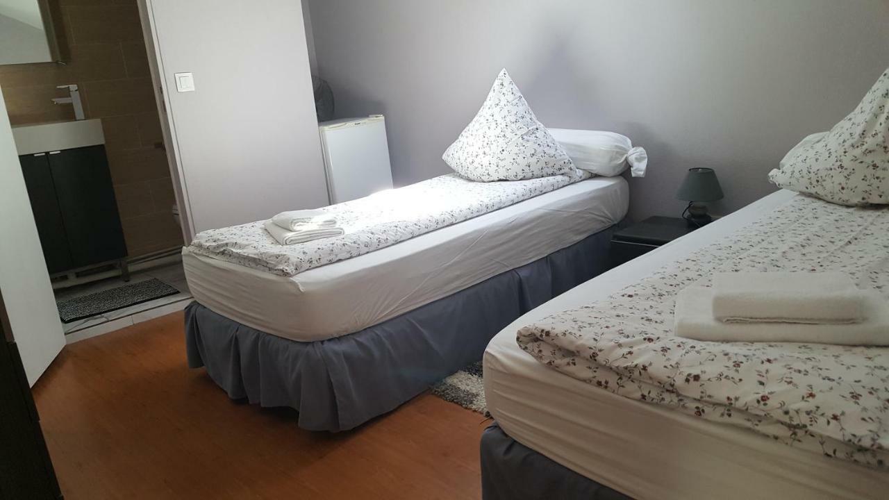 Le Relais Bleu Hotel เลอบล็องเมนิล ภายนอก รูปภาพ
