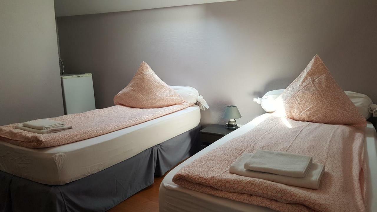Le Relais Bleu Hotel เลอบล็องเมนิล ภายนอก รูปภาพ