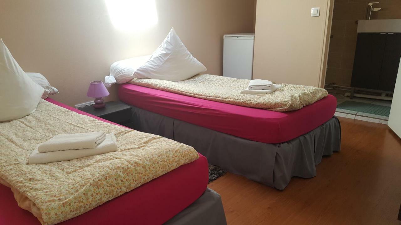 Le Relais Bleu Hotel เลอบล็องเมนิล ภายนอก รูปภาพ