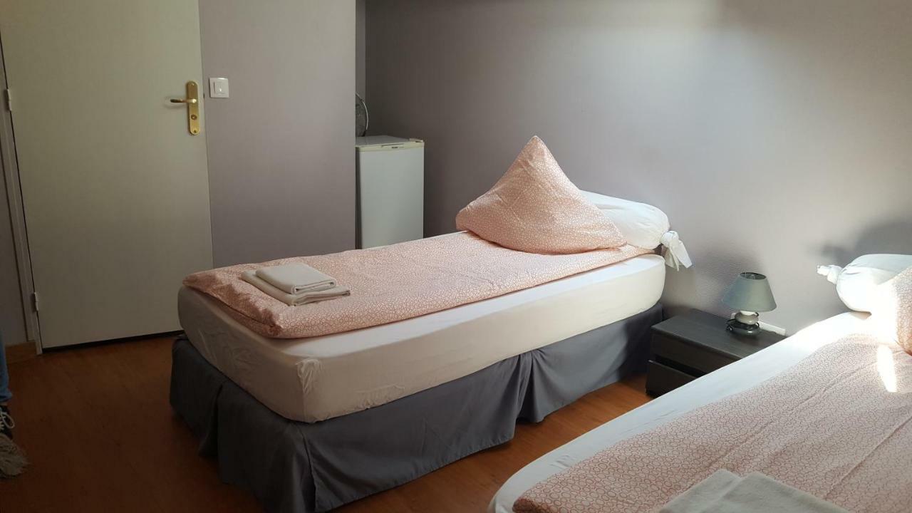 Le Relais Bleu Hotel เลอบล็องเมนิล ภายนอก รูปภาพ